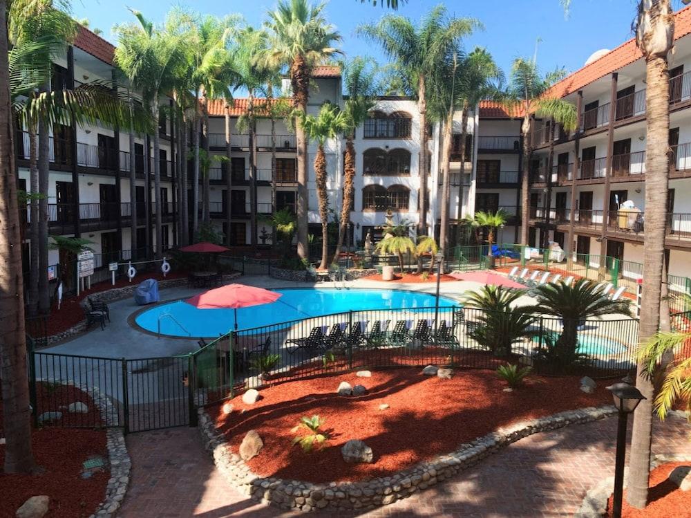 Buena Park Grand Hotel & Suites Экстерьер фото