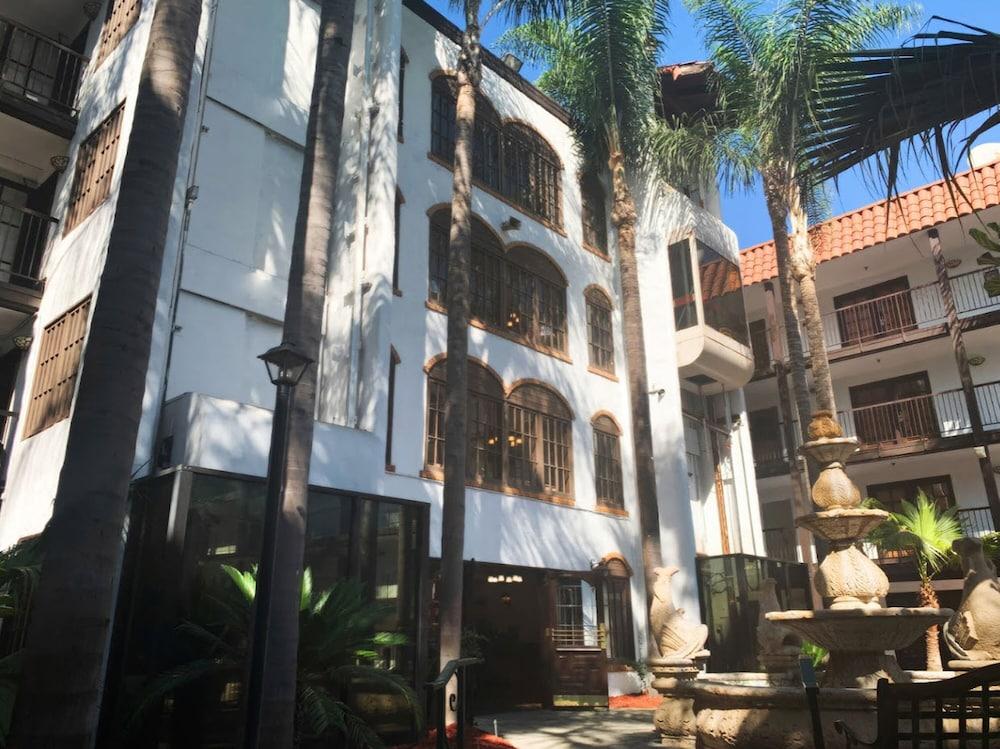 Buena Park Grand Hotel & Suites Экстерьер фото