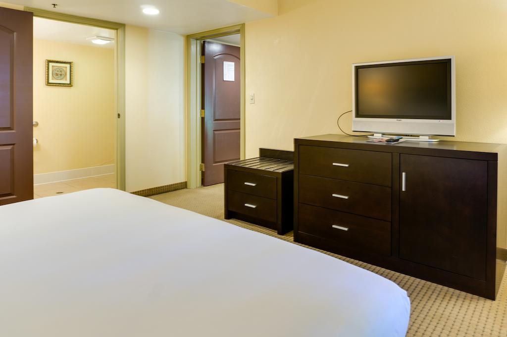 Buena Park Grand Hotel & Suites Экстерьер фото