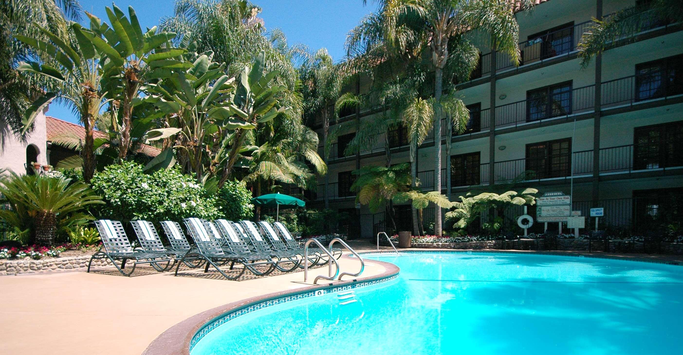 Buena Park Grand Hotel & Suites Экстерьер фото