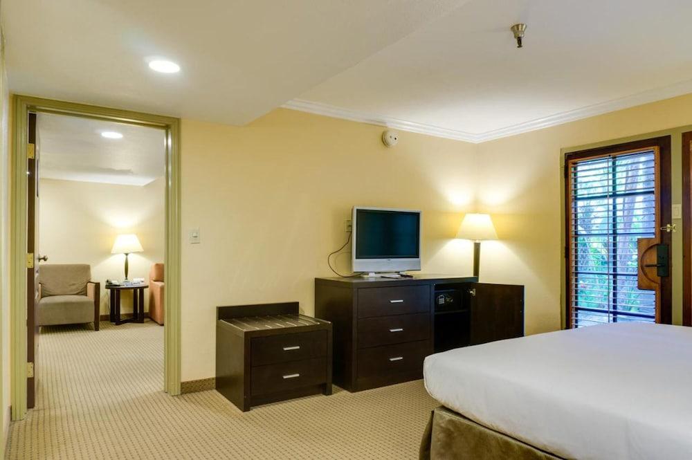 Buena Park Grand Hotel & Suites Экстерьер фото