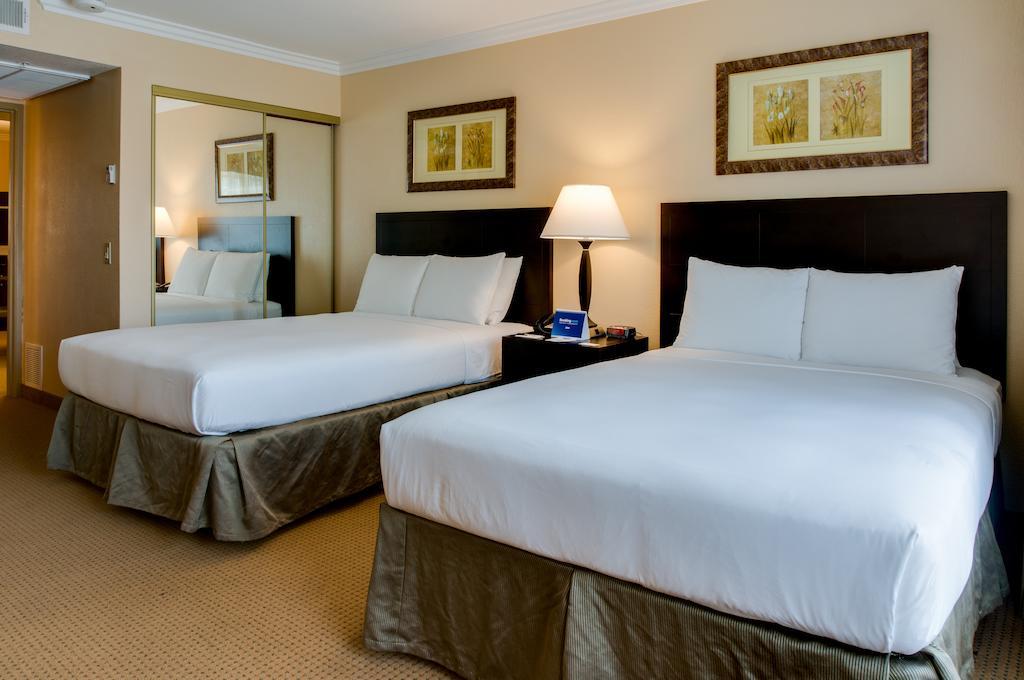 Buena Park Grand Hotel & Suites Экстерьер фото